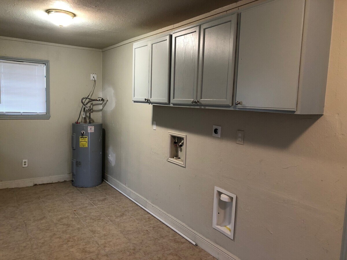 Photo - 3345 Linn St