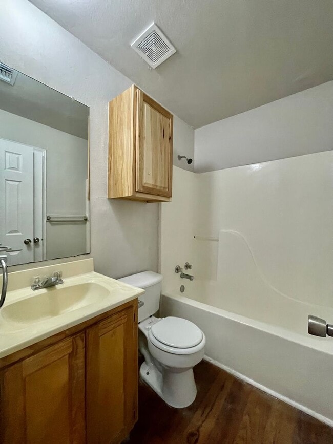 Photo - 1013-1015-1015 Advance St