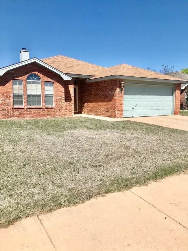 Photo - Fantastic 3/2/2 located in South Lubbock! Preleasing for JULY 1st!!
