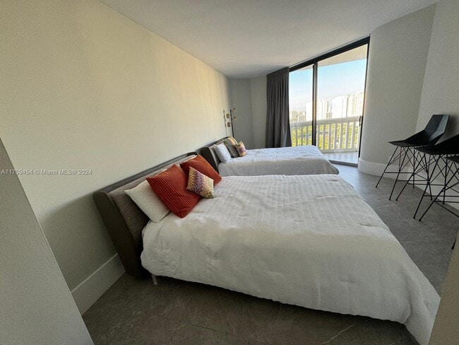 Photo - 2000 Island Blvd Unit 2404