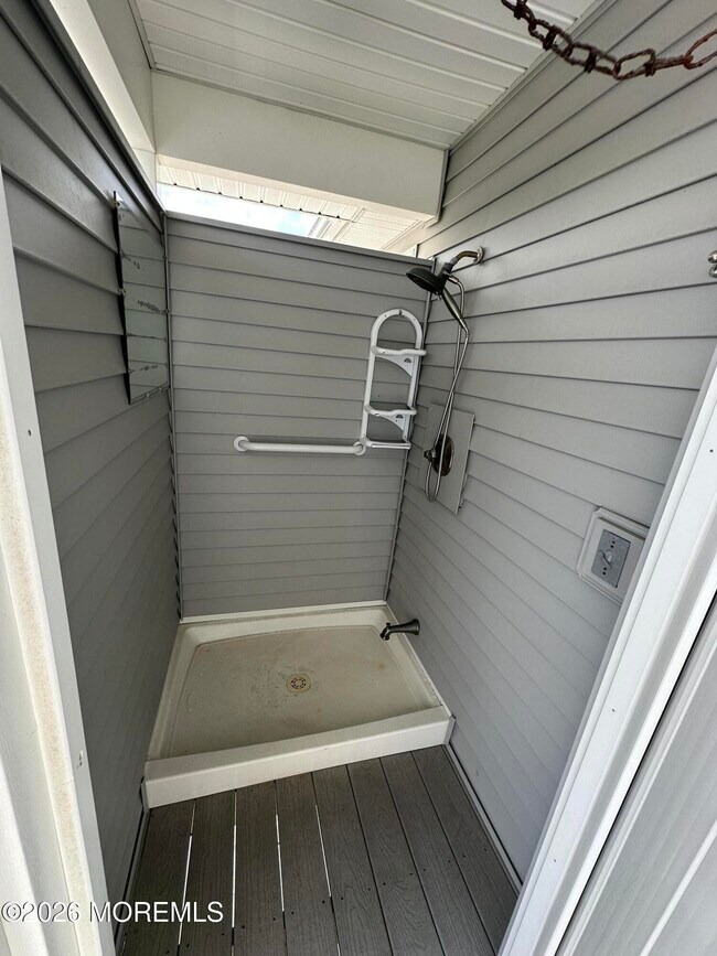 Photo - 17 7th Ave Unit REAR/SIDE