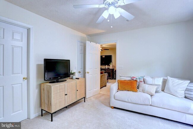 Photo - 2056 Quaker Way Unit 1