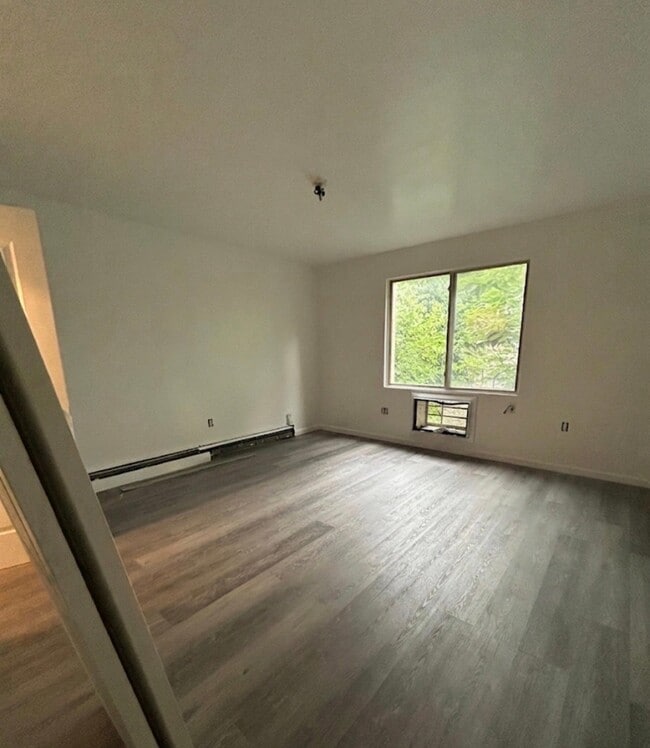 Photo - 747 Lexington Ave
