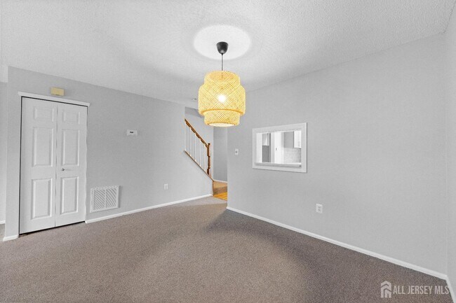 Photo - 39 Goodwin Dr