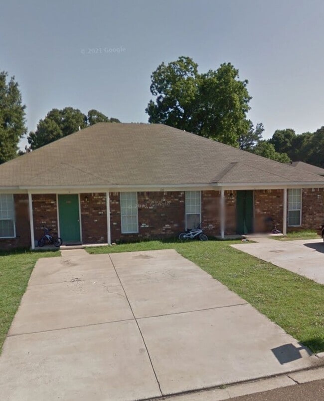 Building Photo - 100 Nikki Dr Unit 100 B Nikki Dr