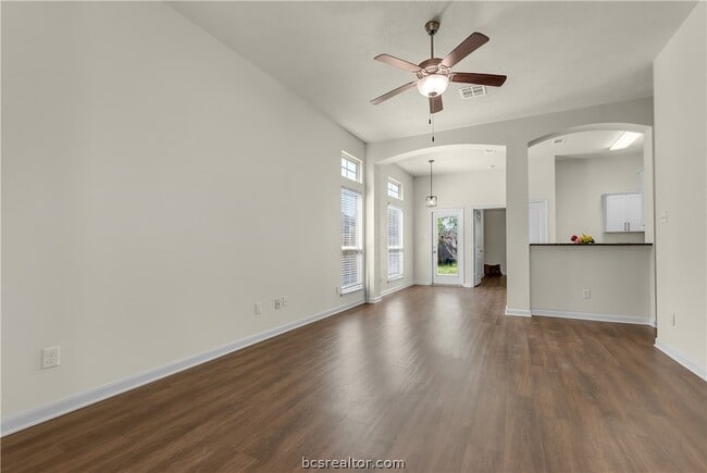 Photo - 240 Fieldstone Pl