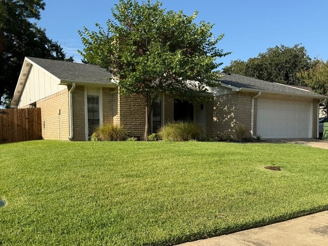 Building Photo - 6700 Forestview Dr