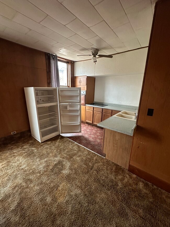 Kitchen - 117 E Main St Unit C