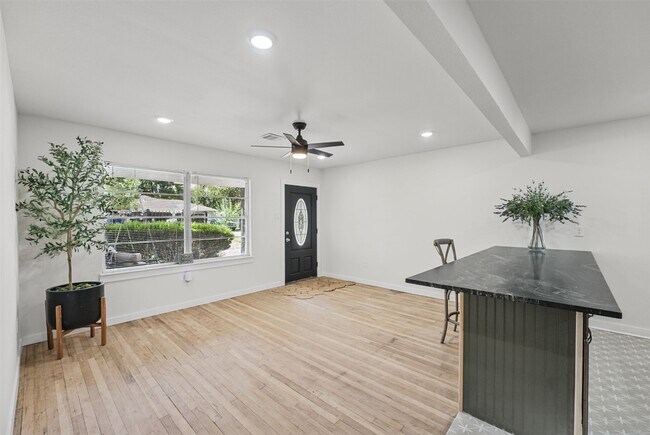 805 Parkstone Dr