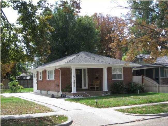 Building Photo - 554 E Commonwealth Ave