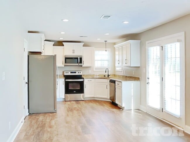 Photo - 1059 Spicer Dr