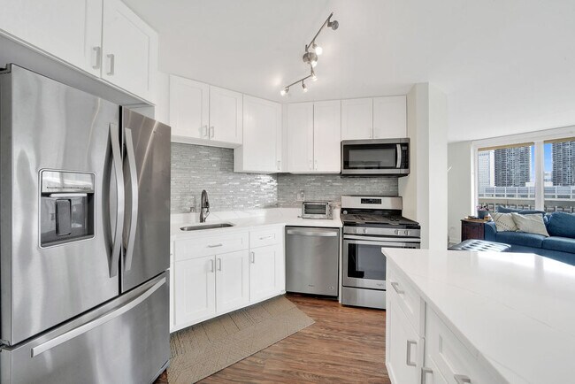 545 N Dearborn St Unit 2510