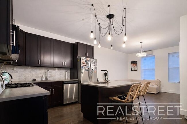 Photo - Crown Heights 2BR/2BA w/ In-Unit Laundry Unidad 3