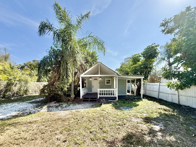 Photo - 713 Smith St