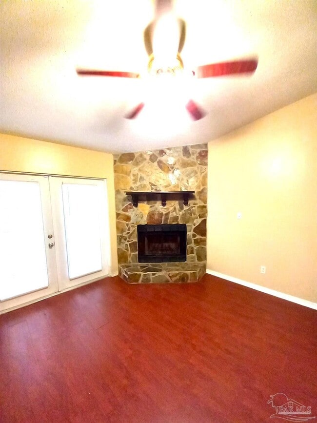 Photo - 533 Petros Cir