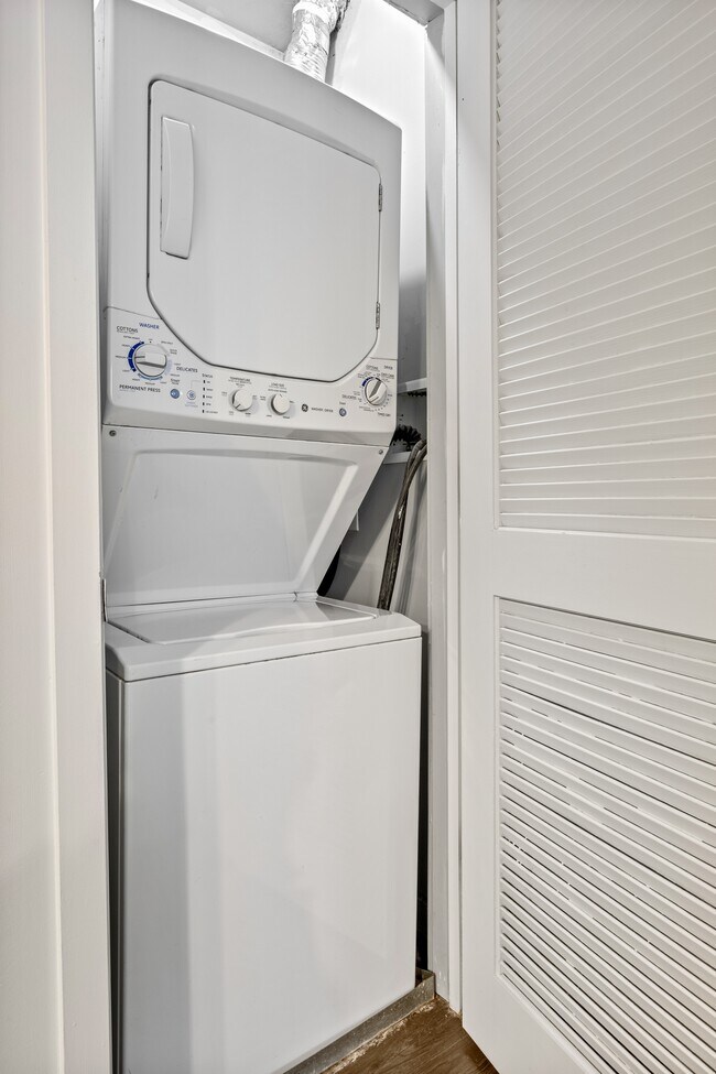 Photo - 5410 N Winthrop Ave Unit 513