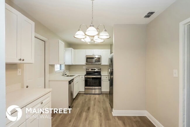 Photo - 832 Bethune Dr