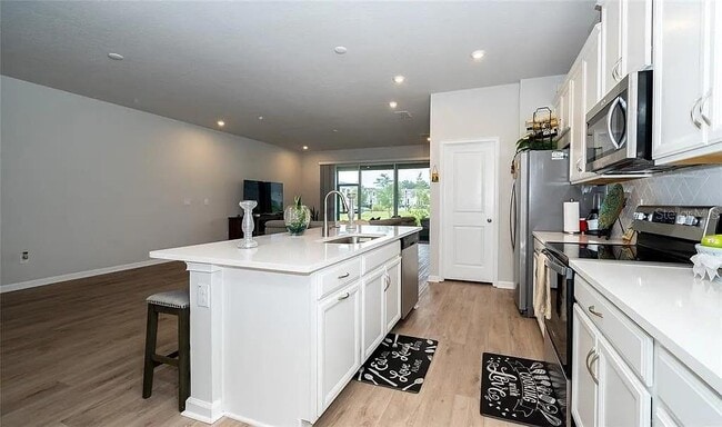 Photo - 26082 Woven Wicker Bnd