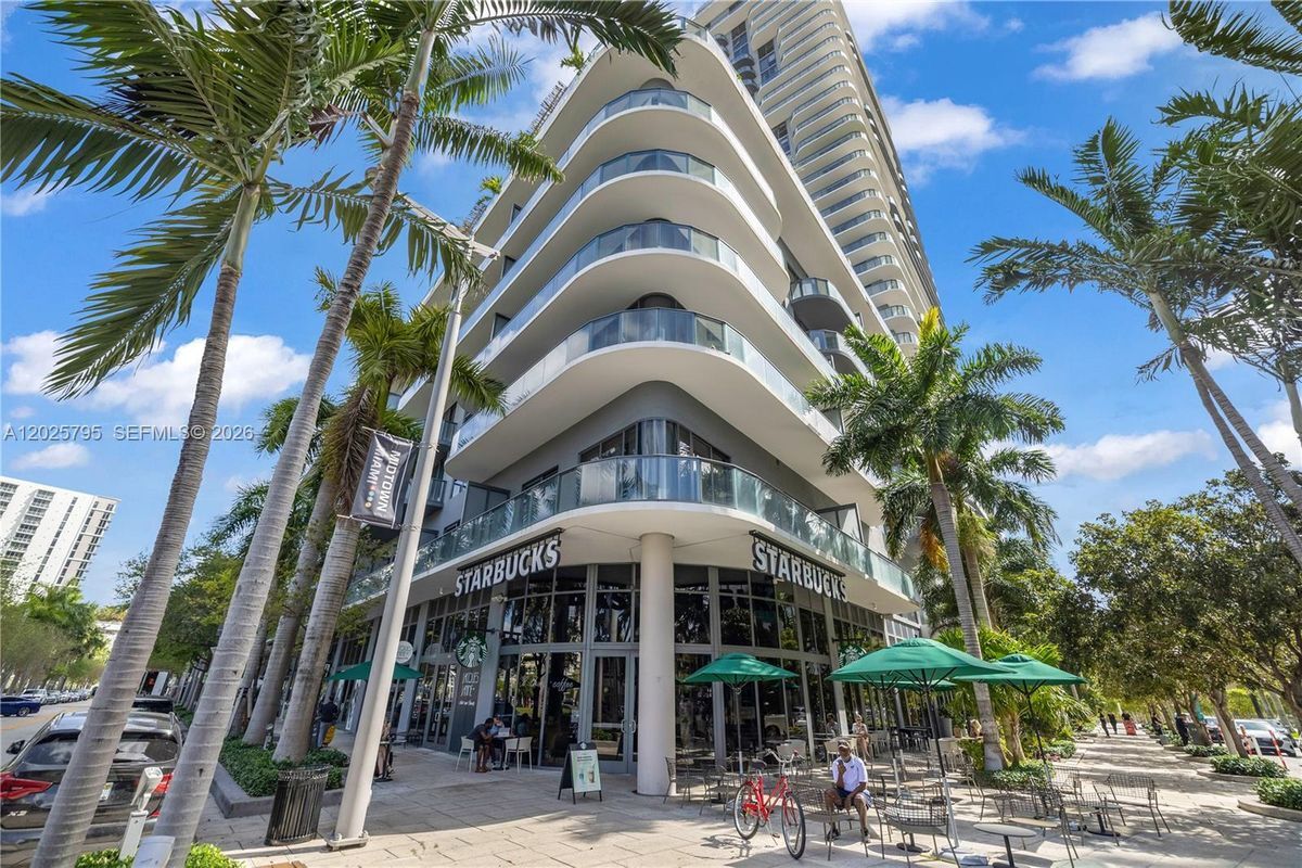 Photo - 121 NE 34th St Unidad 2111