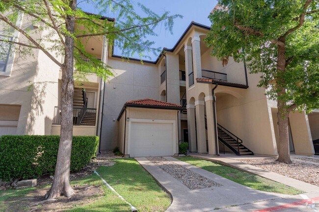 Building Photo - Gorgeous 2/BR 2/BA Single-Family Home in A...