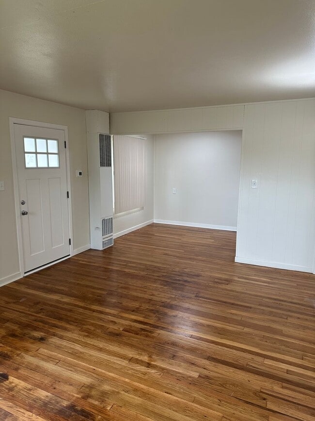 Photo - 1/2 Off 2nd Month's Rent Unidad 03-944