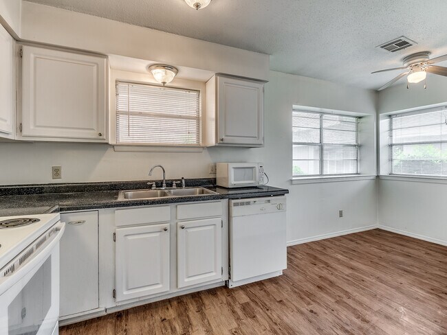 Salem West - Kitchen