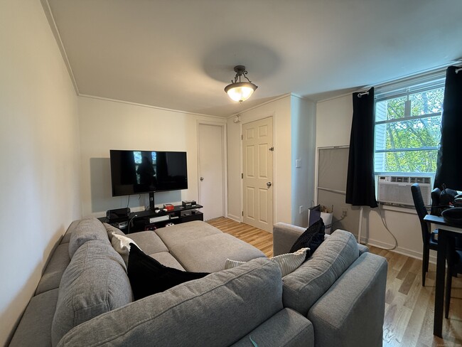 Photo - 63 Greenwood Ave Unit 2w