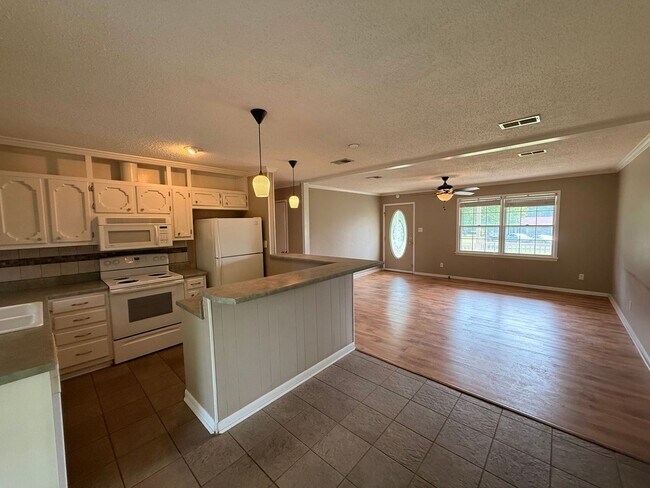 Photo - Guntersville, AL Home for Rent!