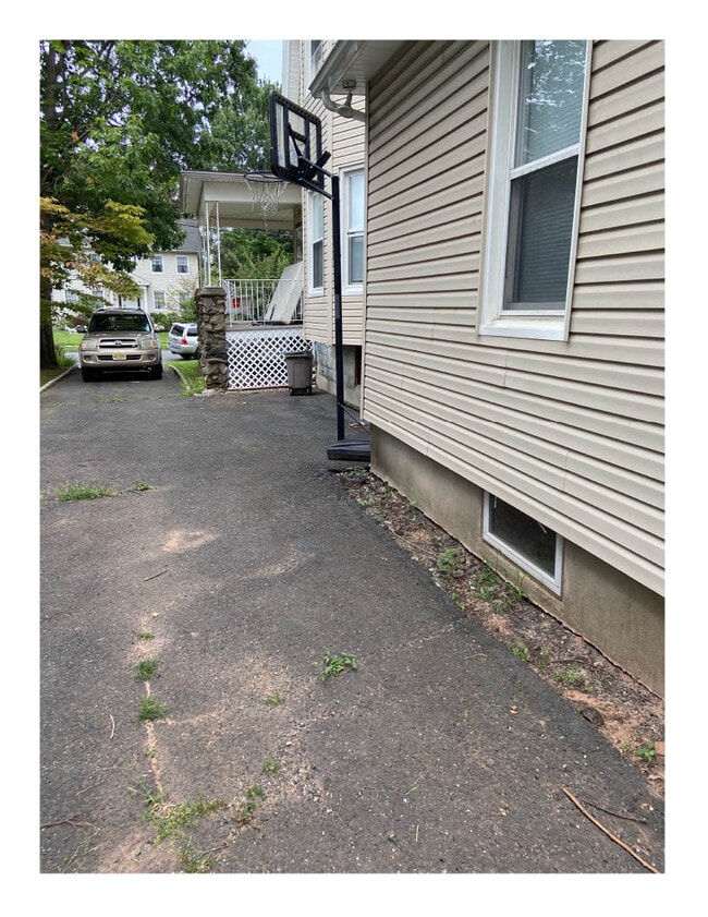 Building Photo - 704 Park Ave