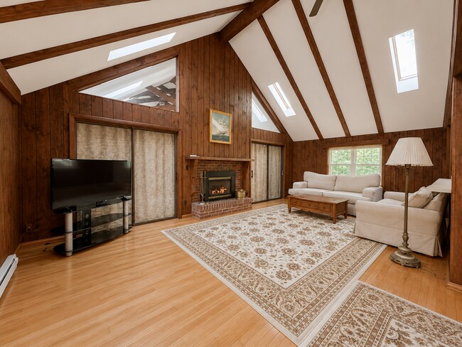 Building Photo - Enfield - 4 Bed, 2 Bath and a loft, fully furnished home - $3000