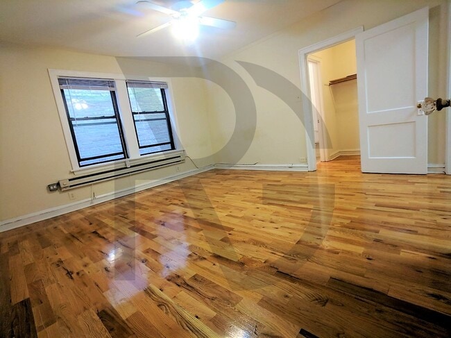 Photo - 546 W Wellington Ave Apartments Unit 540-203