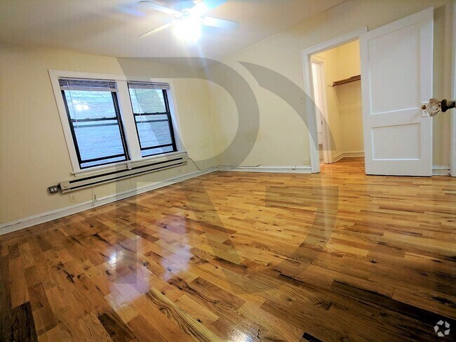 Building Photo - 546 W Wellington Ave Unit 540-203 Rental
