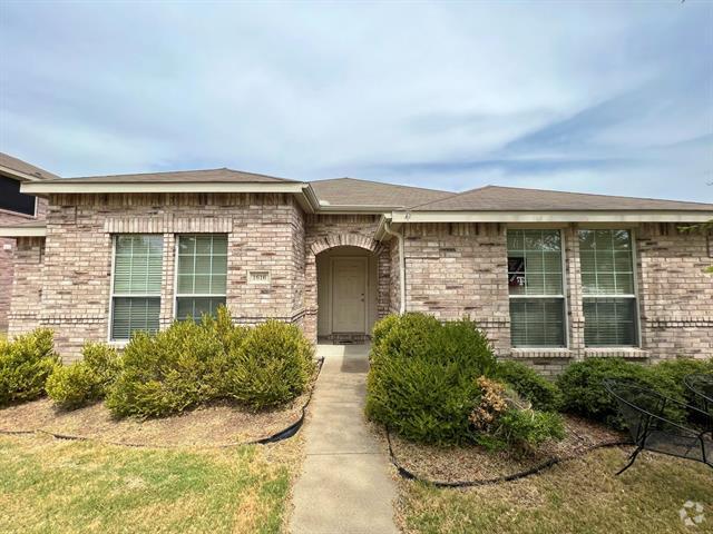 Building Photo - 1616 Logan Dr Rental