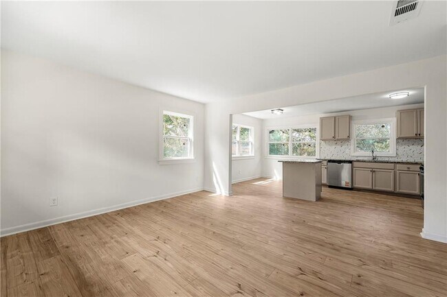 Photo - 3981 Rutgers Dr SW