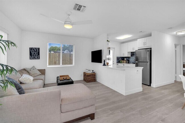 Photo - 1732 NE 56th Ct Unit 2