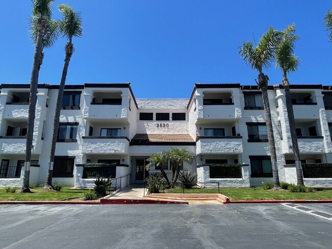 Building Photo - Enjoy the San Clemente lifestyle! Unit #17