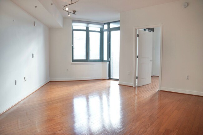 Photo - Amazing 1 BR/1 BA Corner Penthouse Condo i...