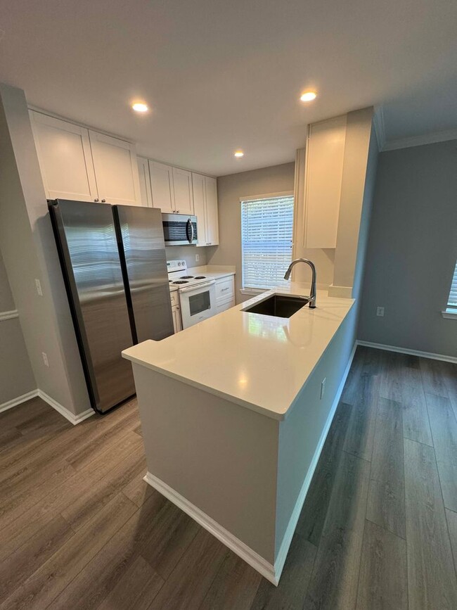 Photo - Beautifully Updated 1st Floor One Bedroom Condo at The Reserve at Woodbridge-Near Shopping & Medi...