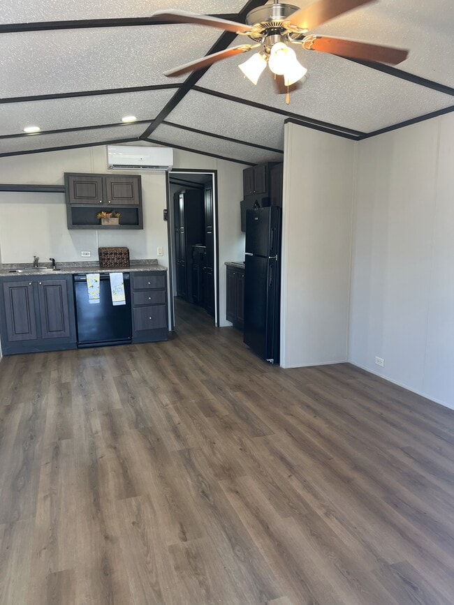 Photo - 5214 Guthrie St