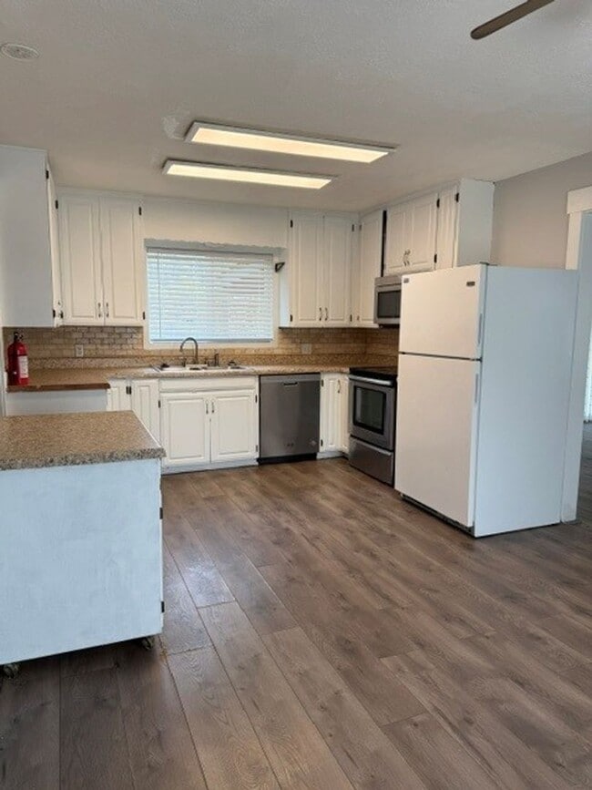 Photo - 3 Bedroom West Salem House w/ Large Fenced Backyard