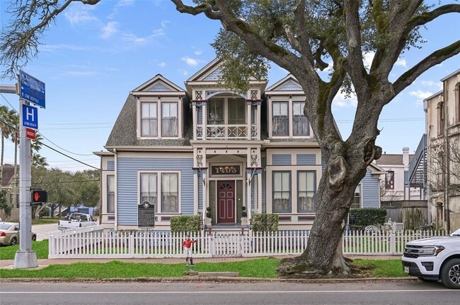 Photo - 1403 Broadway Avenue J Casa