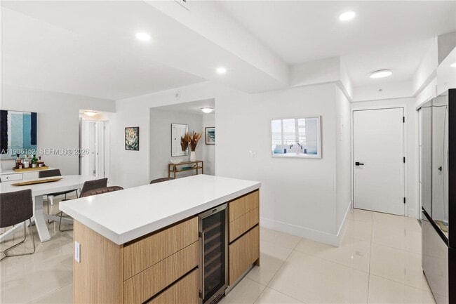 Photo - 5825 Collins Ave Unidad 10E