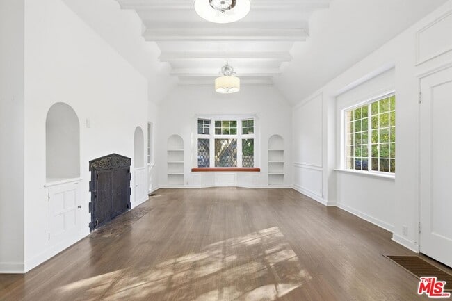 Photo - 2633 N Commonwealth Ave