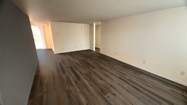 Photo - Rare single-level duplex in Jefferson