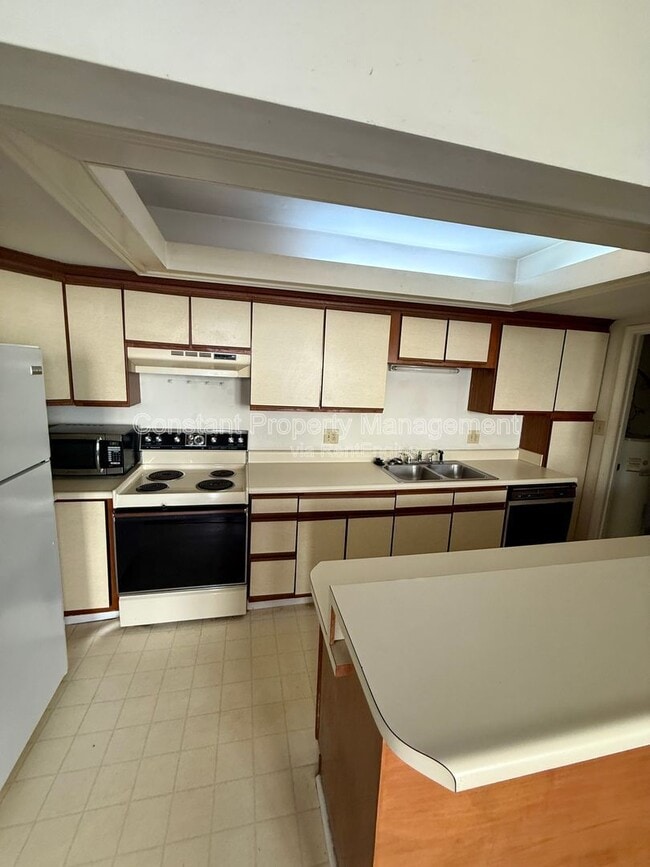 Photo - 1031 Bond St Unit 3