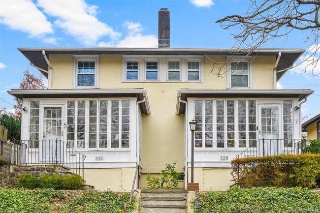 Building Photo - 330 First Ave Unit left side