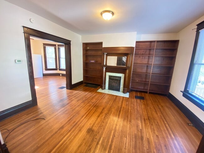 Photo - 2300 Indianola Ave Unit 2300