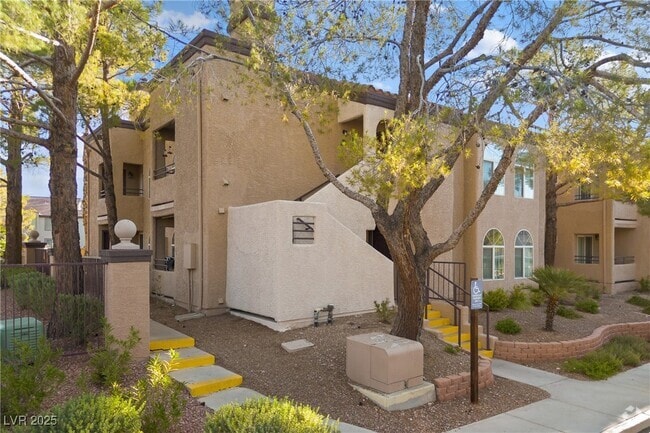 Building Photo - 9325 W Desert Inn Rd Unit 190 Rental