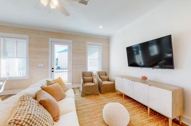 Building Photo - 7 W Gate Unit ID1322626P