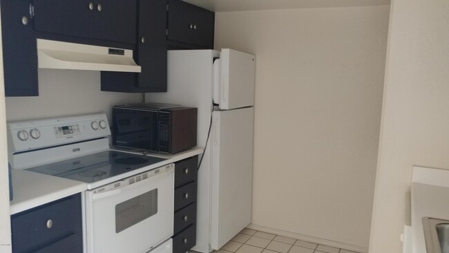 Photo - 729 W Coolidge St Apartment Unit 211